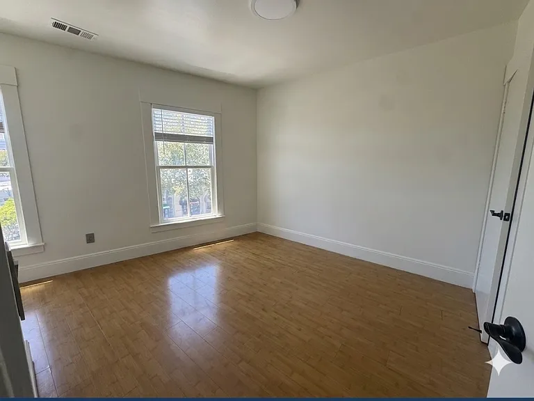 2597 Telegraph Ave #D — Photo 15