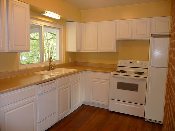 3rd image of 819 W 47th St