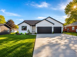202 W Evergreen Dr, Saint Joseph, IL 61873