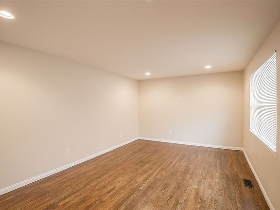 4th image of 7042 Manderlay Dr