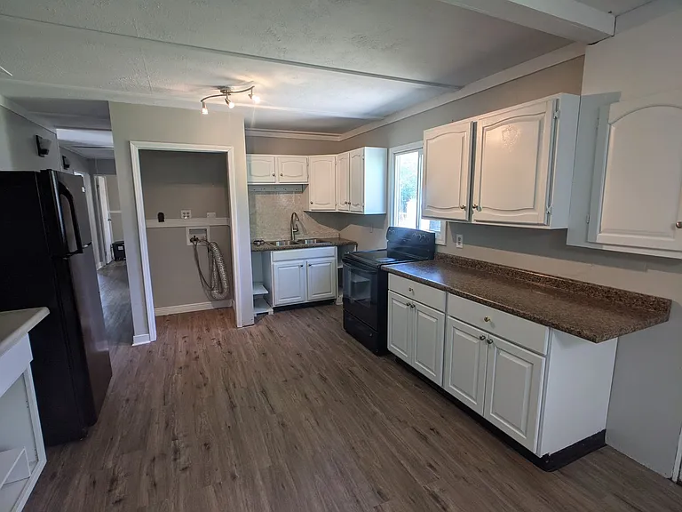 139 Totten Dr — Photo 3