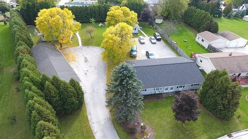 2nd image of 951 Green Acres Dr