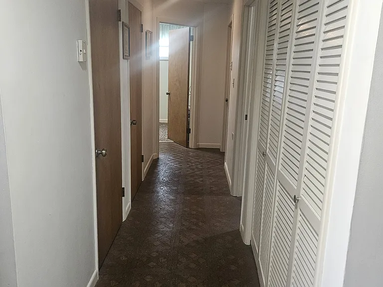 5240 Drury Ln — Photo 11