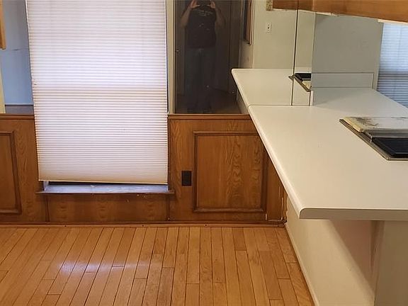 3rd image of 501 Gibbins Ct
