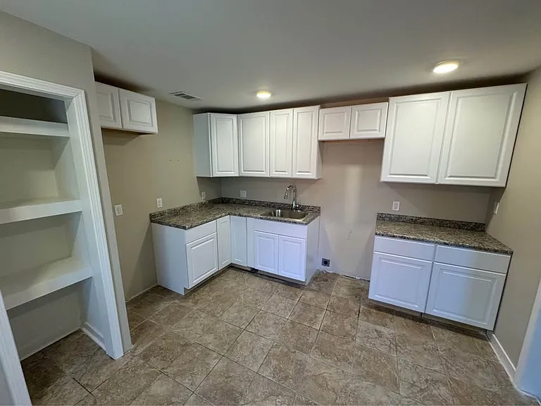 304 Mimosa St — Photo 17