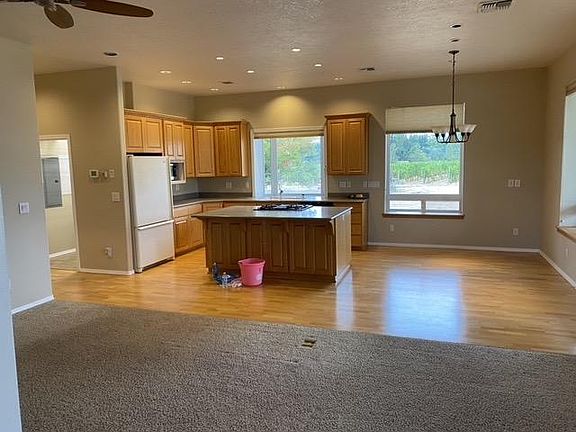 kitchen/living room