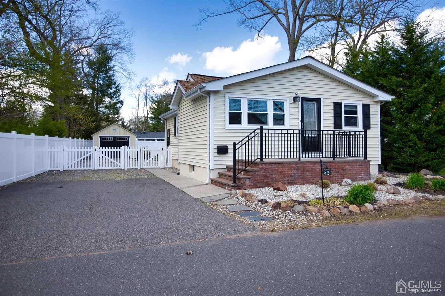 52 Walker Ave photo 1