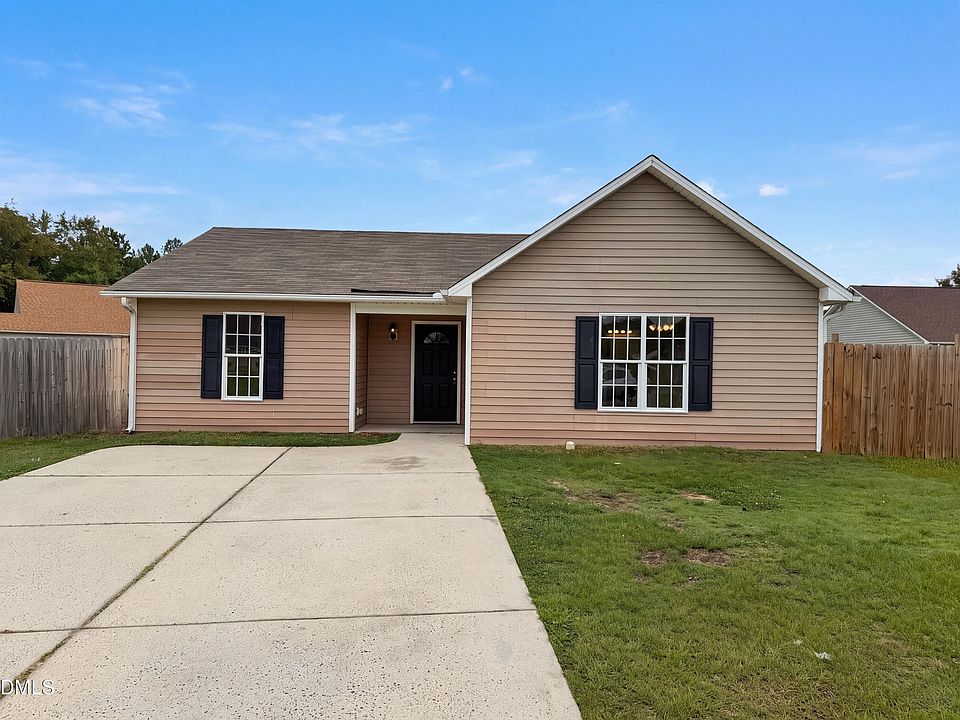 1st image of 102 Reebe Cir