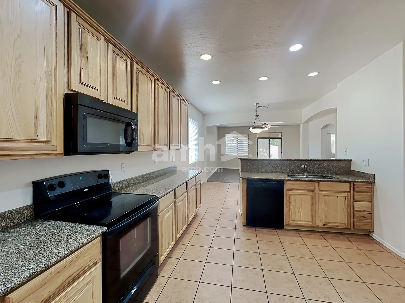 4 bed, 3.0 bath, 2477 sqft, $2,620 — Photo 4