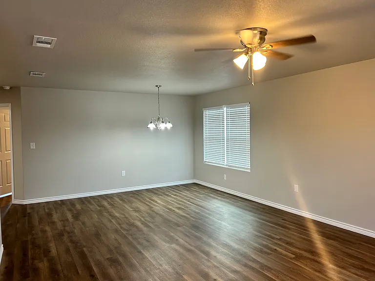 2618 Leroy Ln #B — Photo 3