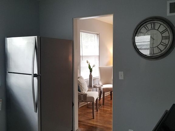 5th image of 3606 Glenwood Ave