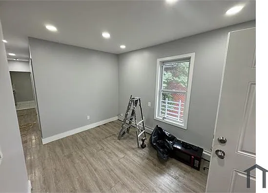 1410 Oakley St — Photo 7