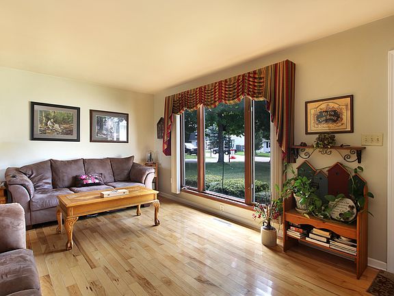 3rd image of 330 Karen Dr