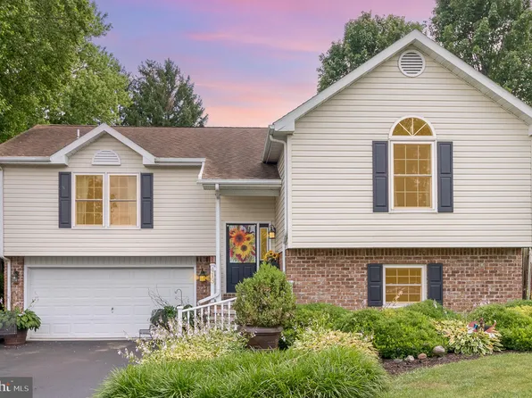 413 Lake Meade Dr, East Berlin, PA 17316