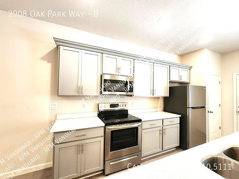 2908 Oak Park Way #B — Photo 3