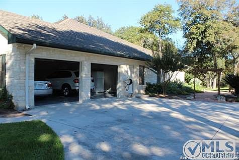 3rd image of 306 Wagon Wheel Dr
