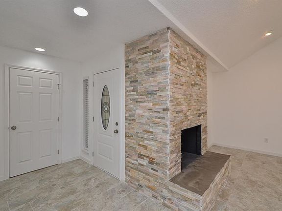 4th image of 15831 Laurel Heights Dr