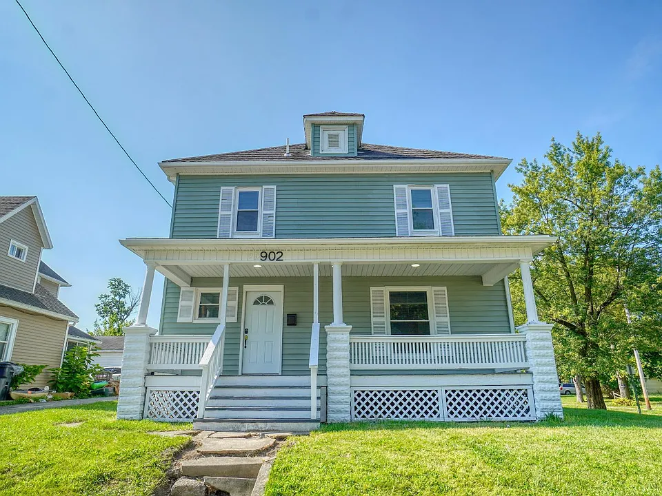 902 E Eureka St