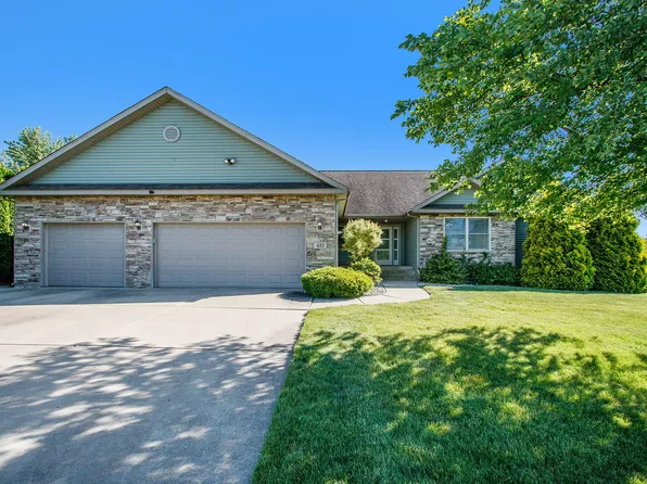 432 Buckland Ln, Valparaiso, IN 46383
