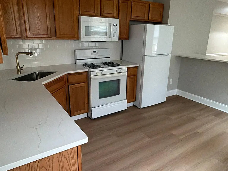 211 N Streeper St — Photo 1