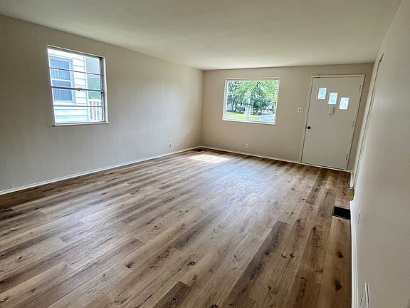 4th image of 2054 Beverly Pl