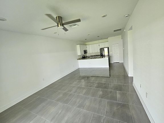 4th image of 328 Limerick Ave S #328