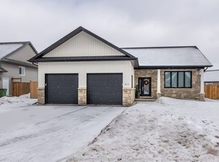 43 Liam St, Petawawa, ON K8H 0G7