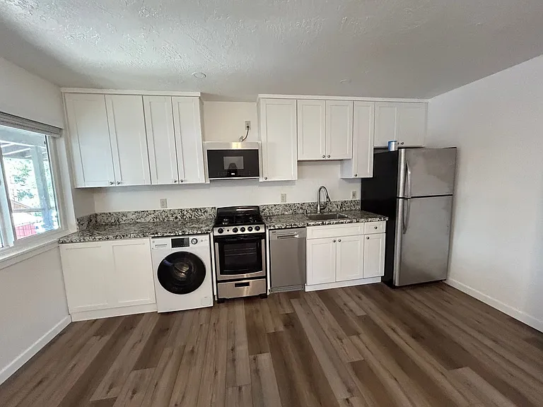 2531 Elwood Ave. — Photo 2
