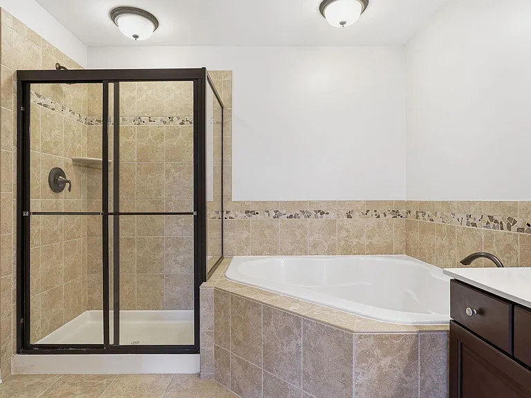 15360 Kensington Park Dr — Photo 24