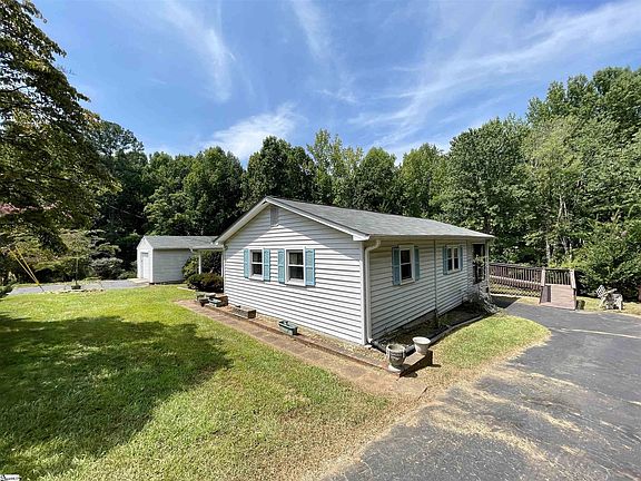 3rd image of 14 Springdale Dr
