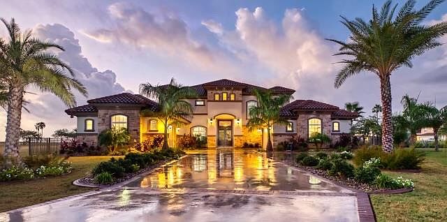 1st image of 8 Laguna Madre Dr