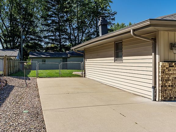 4th image of 5981 Heidi Dr