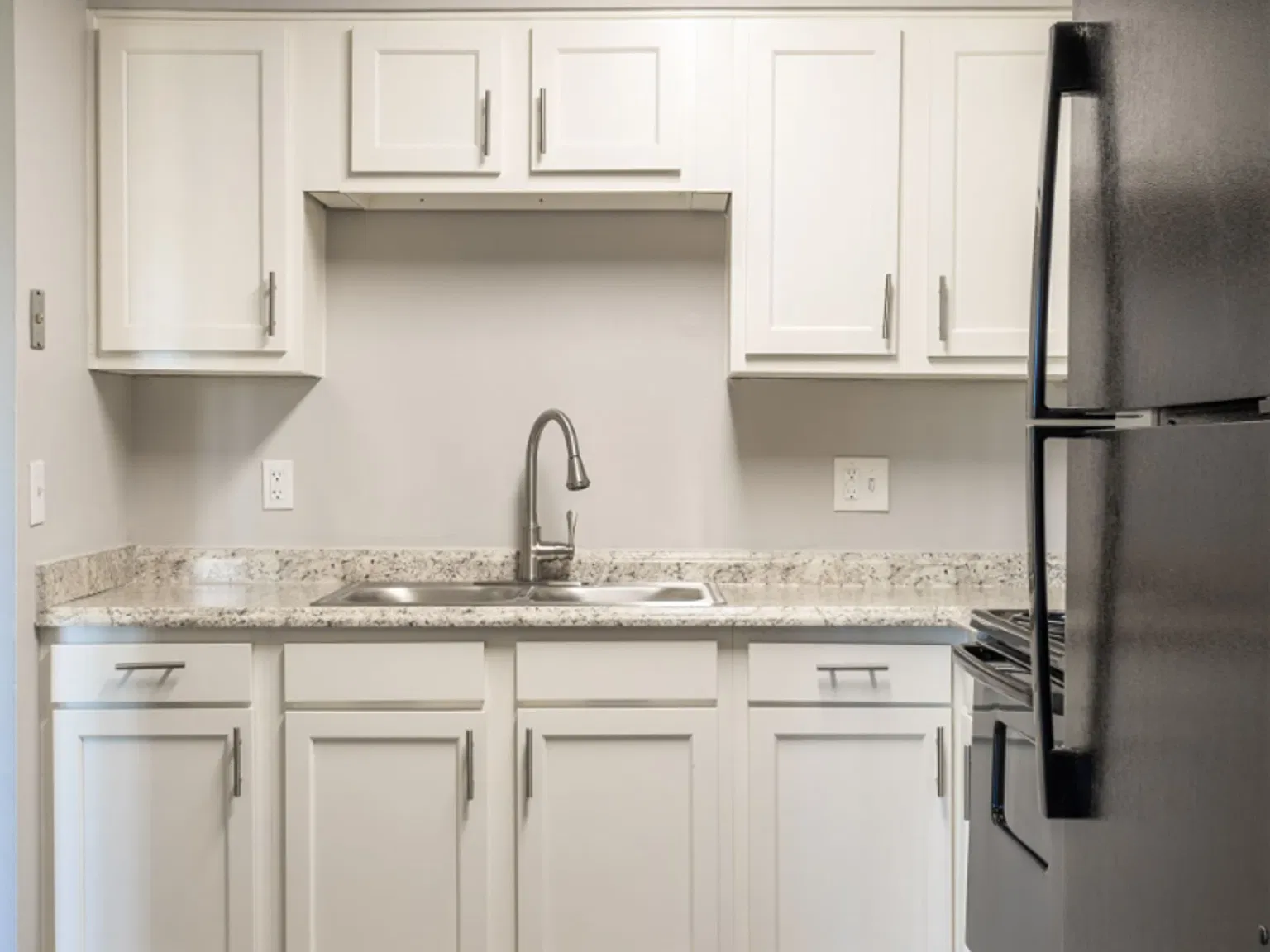 Cambridge Apartments — Photo 3