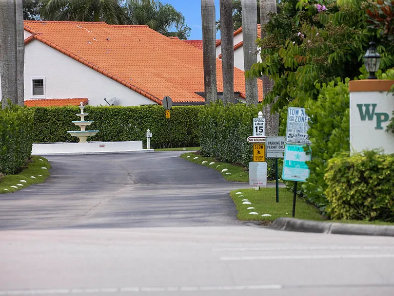 13504 Fountain View Blvd — Photo 33
