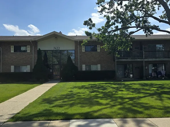 7422 Brookdale Dr APT 111, Darien, IL 60561