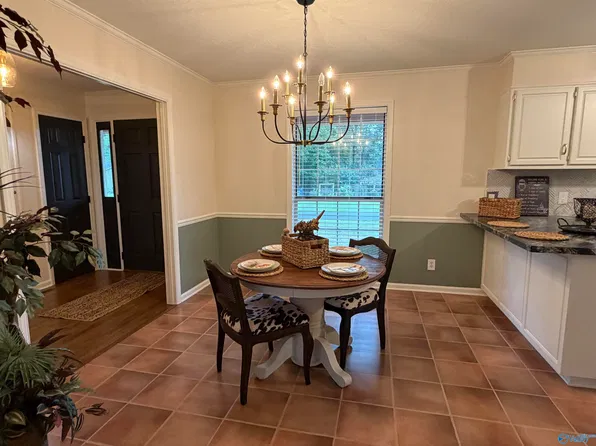 1807 Apache Dr, Albertville, AL 35950