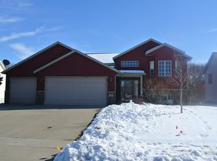 1005 Rodeo Dr SE, Pine Island, MN 55963