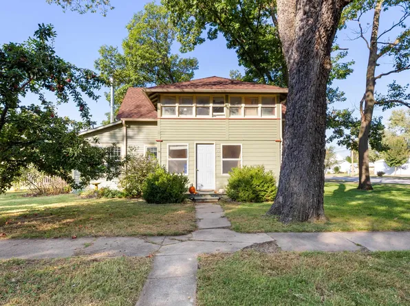 203 Santa Fe St, Halstead, KS 67056