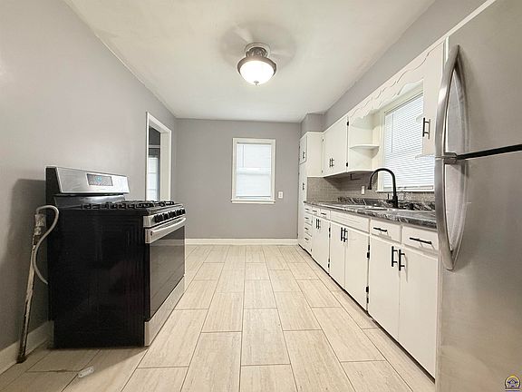 3rd image of 406 W Ash St