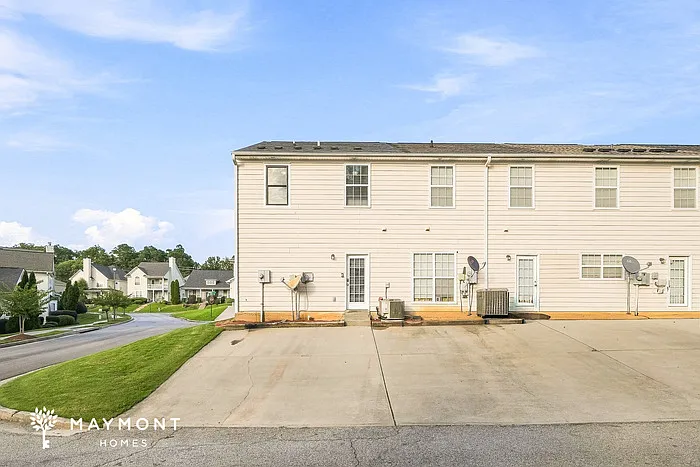 4203 Legacy Sq — Photo 11