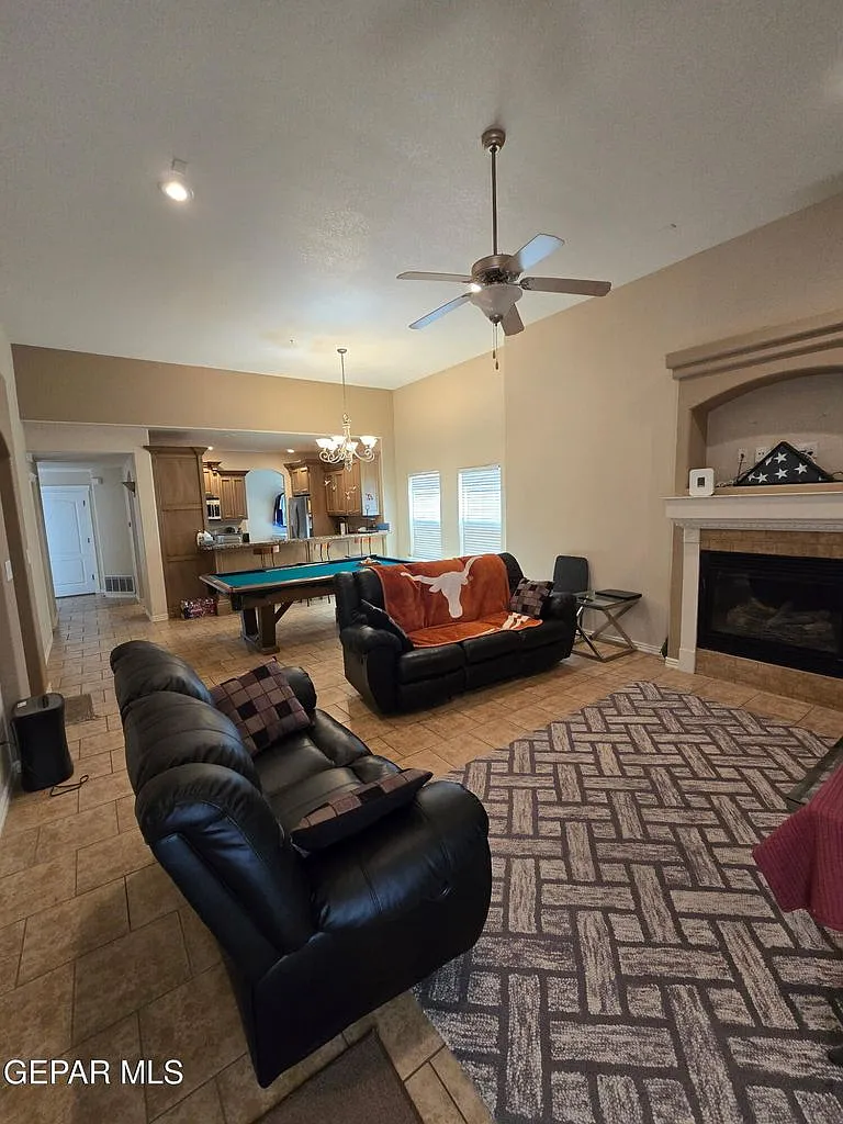 3 bed, 1667 sqft, $2,000 — Photo 2