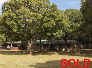 286 E Golden Oaks Dr, Mabank, TX 75156