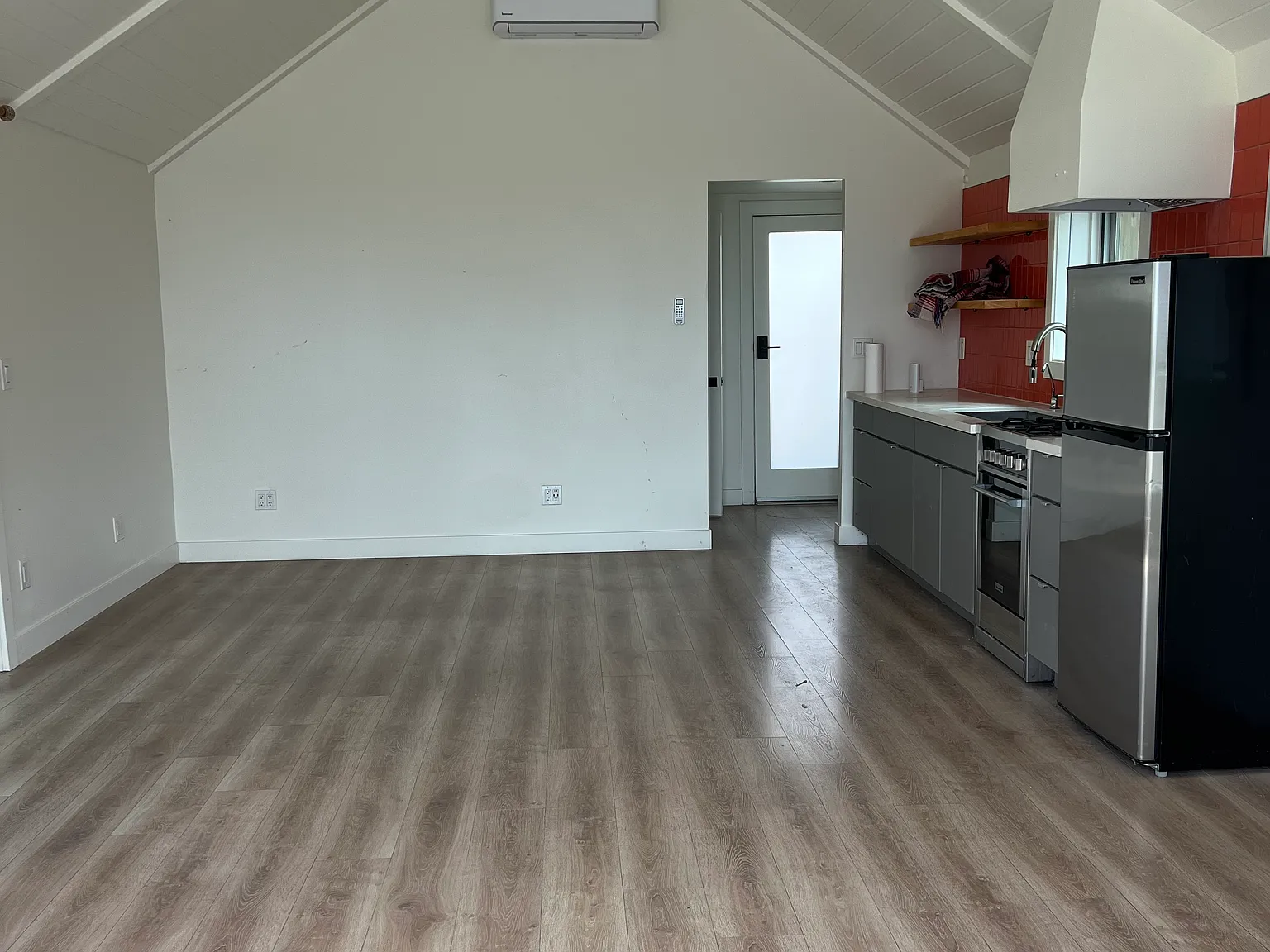 Studio, 580 sqft, $3,250 — Photo 3