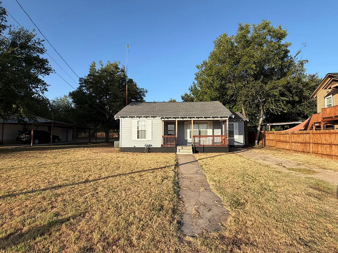 Beautiful 3 Bedroom Home — Photo 2
