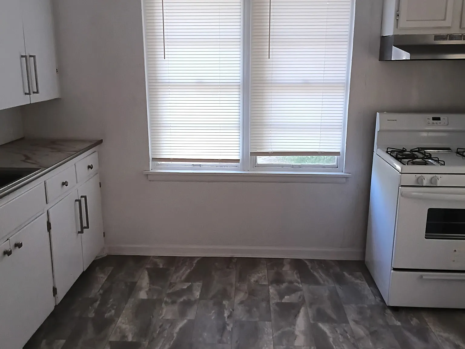 2 bed, 750 sqft, $800 — Photo 2