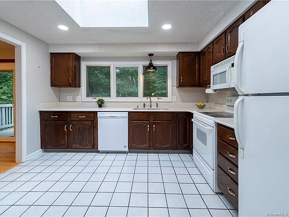 5th image of 65 Barnshed Ln