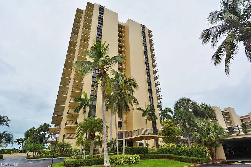2 bed, 2.0 bath, 1296 sqft, $7,500 — Photo 2