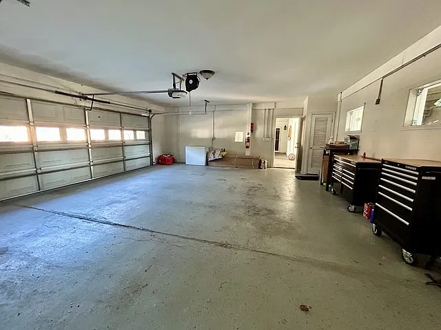 4 bed, 3.5 bath, 5129 sqft, $4,800 — Photo 4