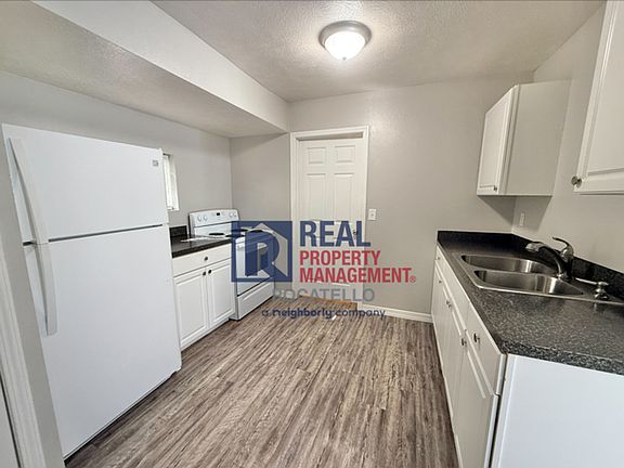 2nd image of 1028 E Custer St