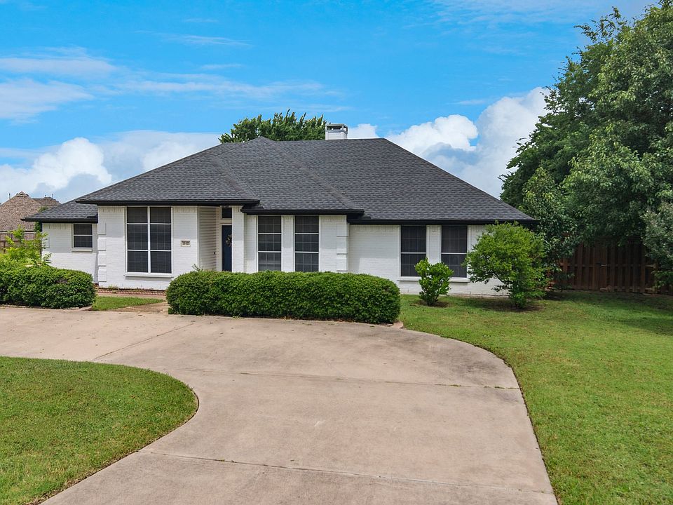 1st image of 16435 W Red Oak Cir